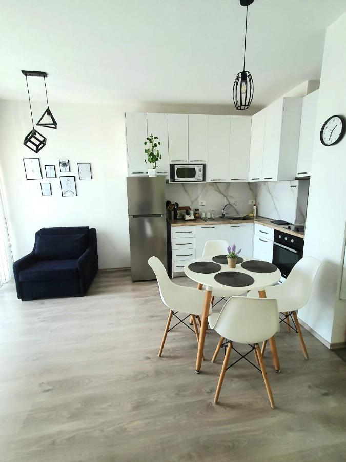 Rovena'S Apartment - Free Parking ติรานา ภายนอก รูปภาพ