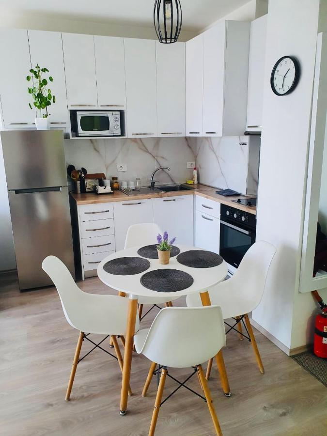 Rovena'S Apartment - Free Parking ติรานา ภายนอก รูปภาพ