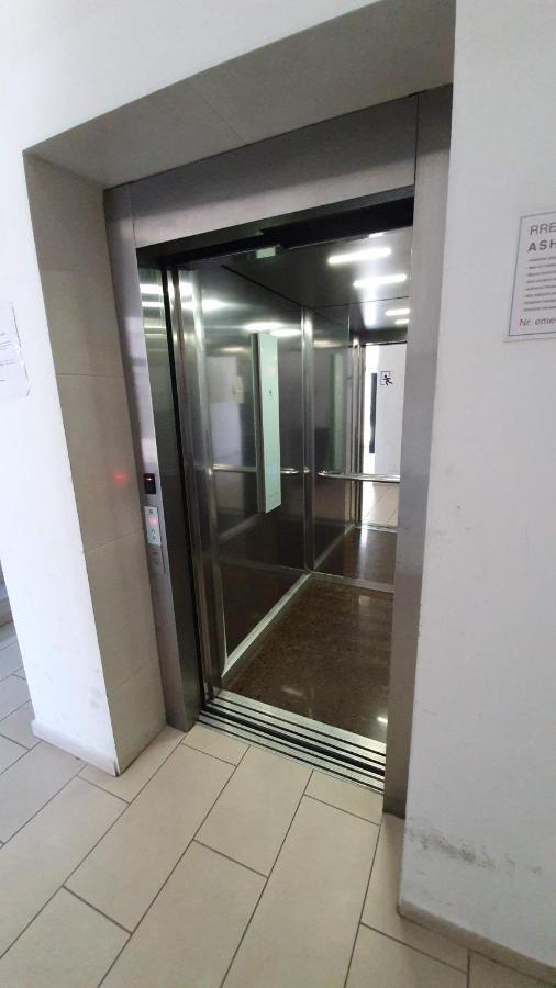 Rovena'S Apartment - Free Parking ติรานา ภายนอก รูปภาพ