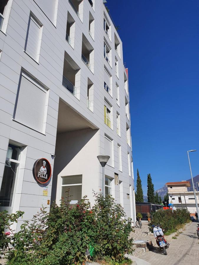 Rovena'S Apartment - Free Parking ติรานา ภายนอก รูปภาพ