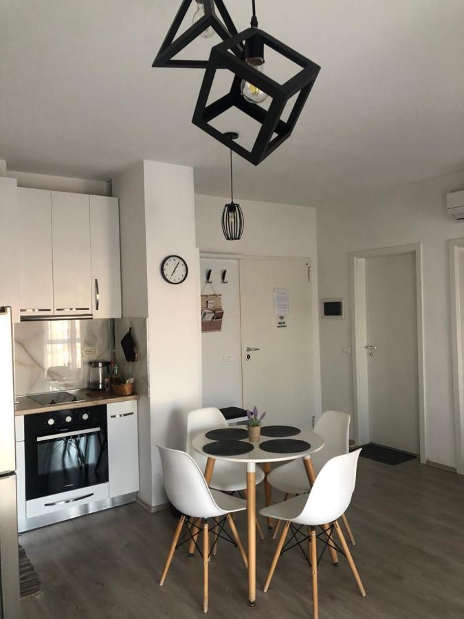 Rovena'S Apartment - Free Parking ติรานา ภายนอก รูปภาพ