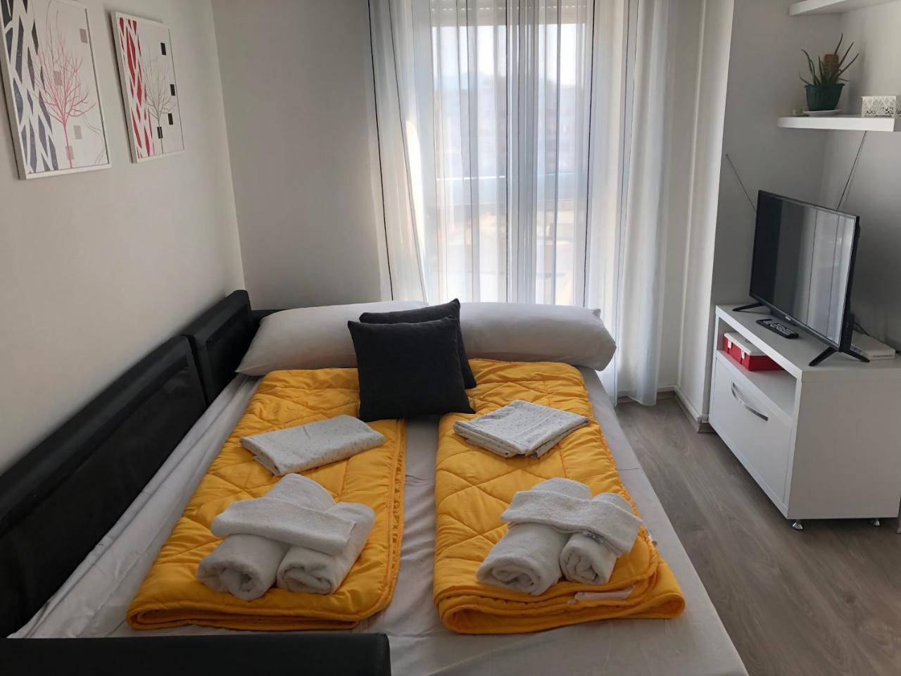 Rovena'S Apartment - Free Parking ติรานา ภายนอก รูปภาพ